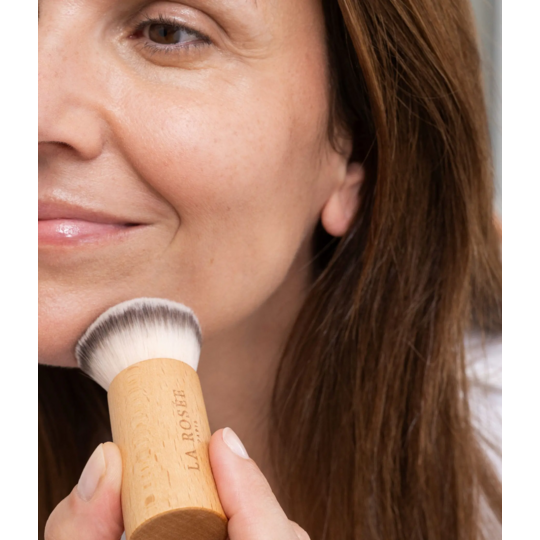 La Rosée pinceau teint poudre compacte — pinceau maquillage végan en bois de hêtre