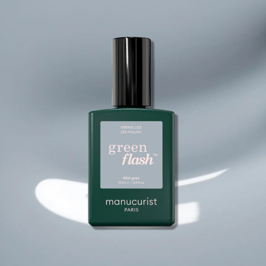 Manucurist Green Flash™ Mist Grey 15 ml – vernis semi-permanent bleu aux sous-tons gris