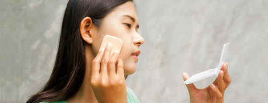 Fond de teint : comment l’appliquer pour un effet naturel ? 